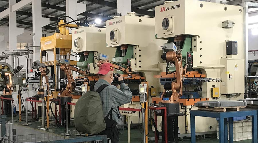 江門市攝影協(xié)會(huì)蒞臨金環(huán)電器拍攝交流  用鏡頭見證實(shí)力！