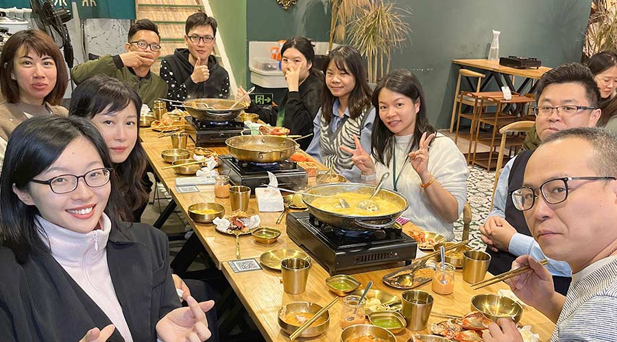 寒冬暖心！金環(huán)電器銷(xiāo)售部組織火鍋團(tuán)建沖刺2022