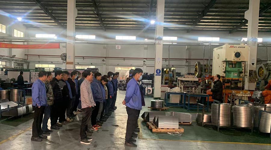 意氣奮發(fā)！金環(huán)電器沖壓車間組織人員開展例行早會